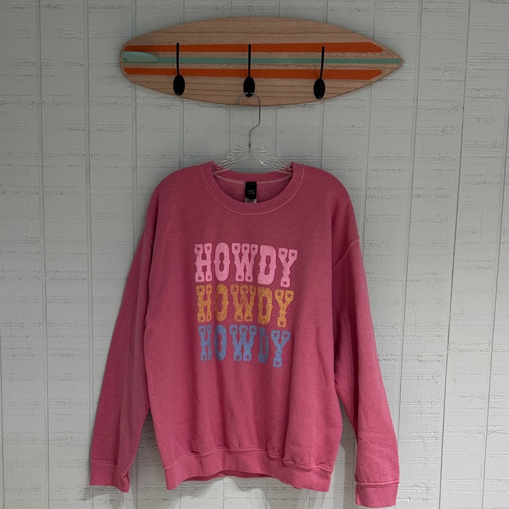 Oversized Pink Sweatshirt with Multicolor 'Howdy' Print